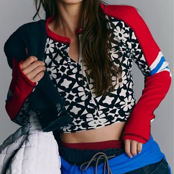 FP Movement by Free People Tops - NWT FREE PEOPLE FP Movement Women's Kick Off Printed Layer Top in Aspen Onyx